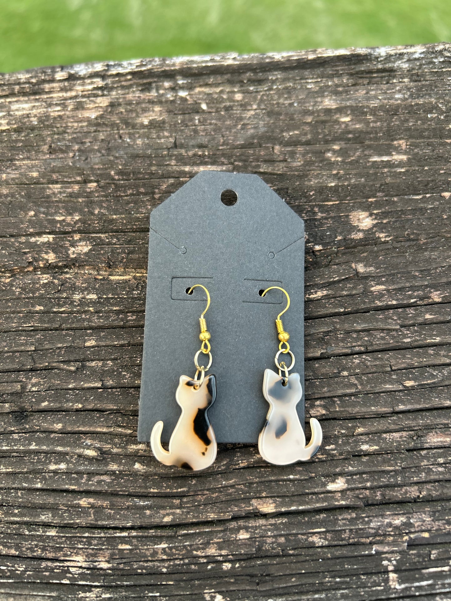 Marble Cat Earrings (Nude)